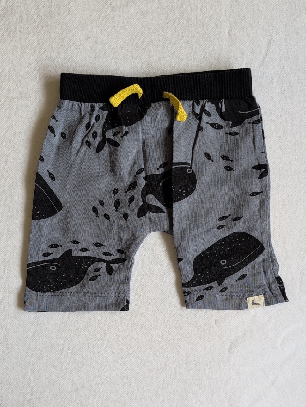 turtledove london organic cotton whale pull-on shorts 0-6 months baby boy